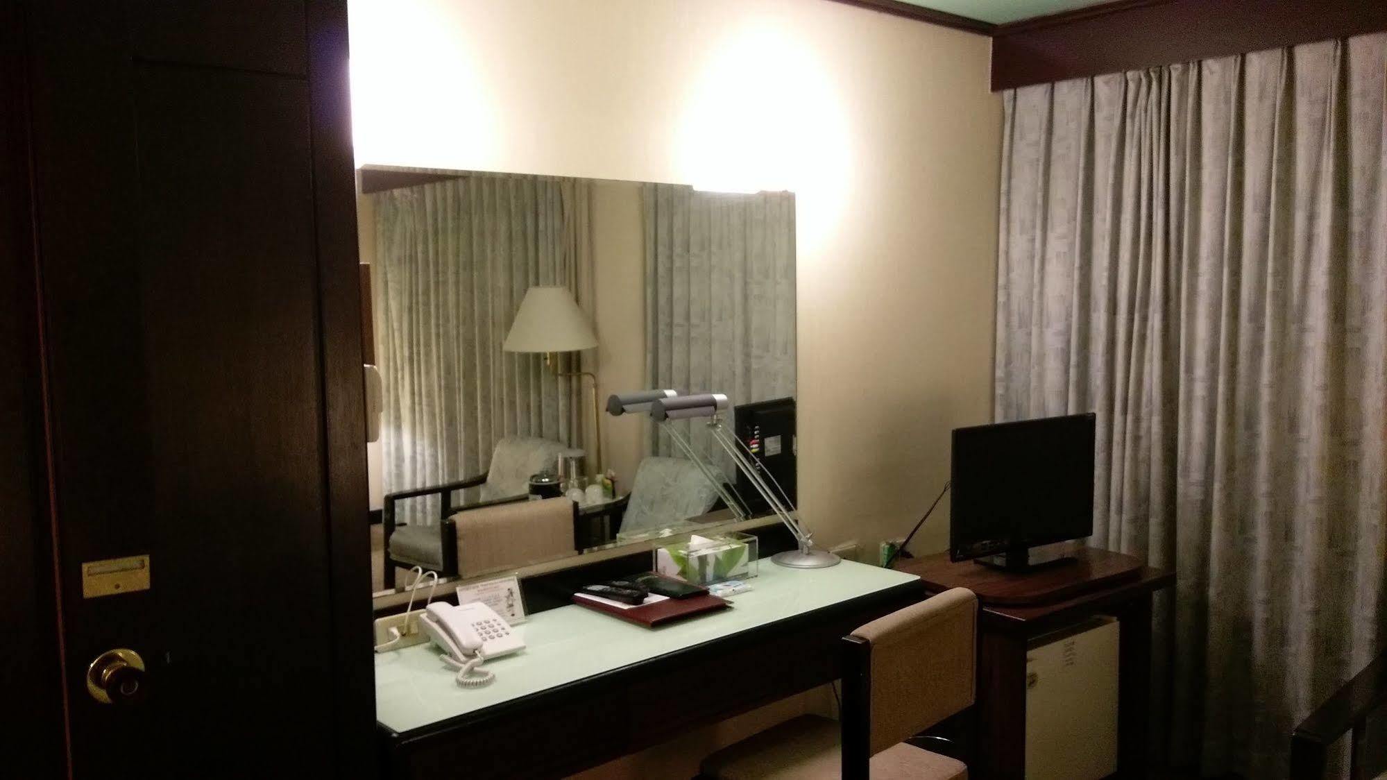 The Premier Hotel Тайнань Экстерьер фото